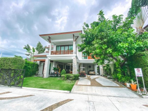 Гостиница Royal Sammuk Villa  Saen Suk